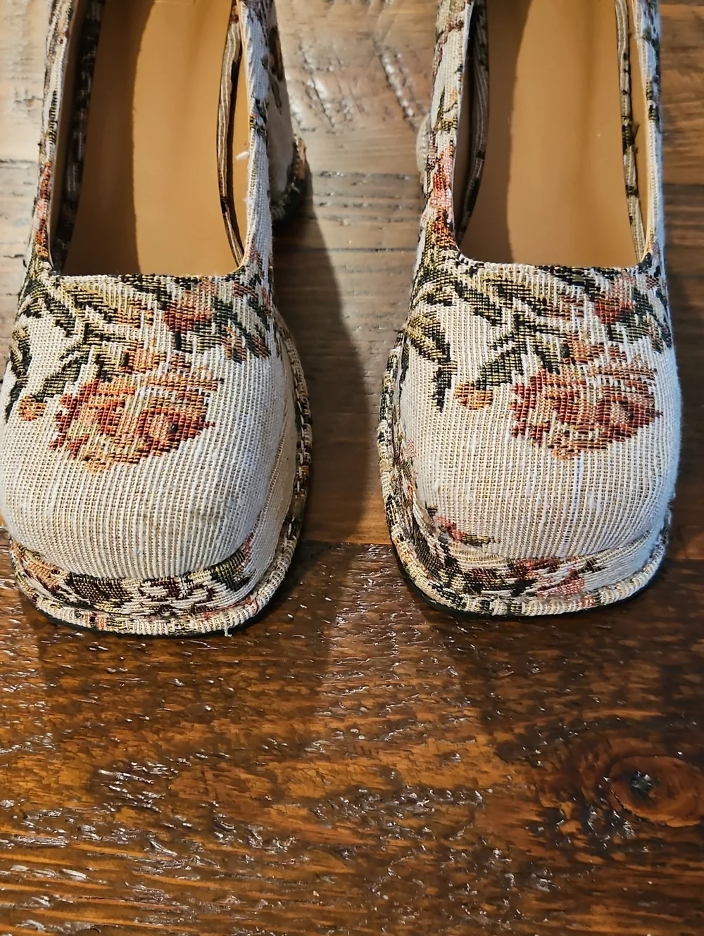 Nwob Tapestry Floral Platform Heels in Cream & Brown Like New